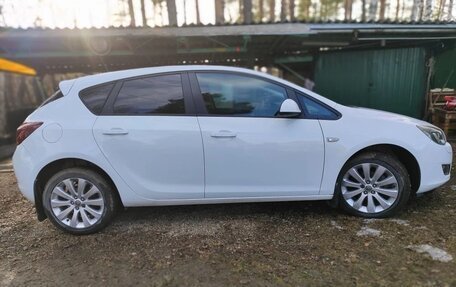 Opel Astra J, 2011 год, 700 000 рублей, 4 фотография