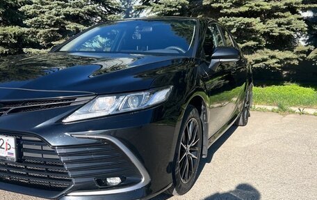 Toyota Camry, 2022 год, 2 490 000 рублей, 2 фотография