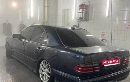 Mercedes-Benz E-Класс, 1996 год, 350 000 рублей, 3 фотография