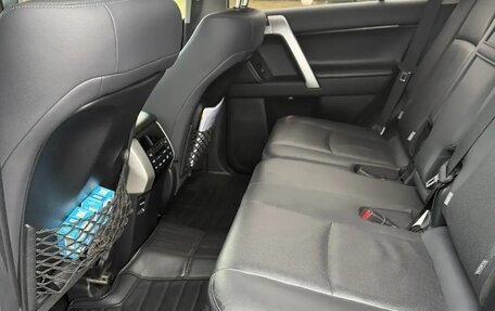 Toyota Land Cruiser Prado 150 рестайлинг 2, 2018 год, 5 800 000 рублей, 12 фотография