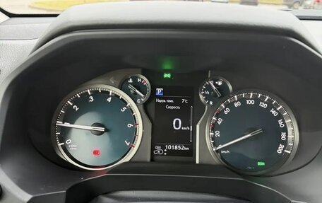 Toyota Land Cruiser Prado 150 рестайлинг 2, 2018 год, 5 800 000 рублей, 13 фотография