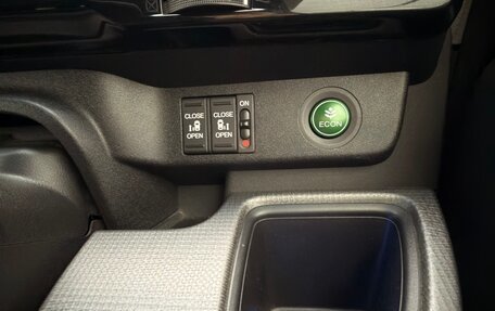 Honda Stepwgn IV, 2016 год, 1 850 000 рублей, 8 фотография