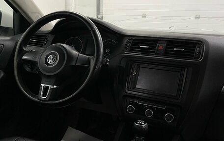 Volkswagen Jetta VI, 2011 год, 859 000 рублей, 11 фотография