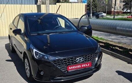 Hyundai Solaris II рестайлинг, 2021 год, 1 600 000 рублей, 1 фотография