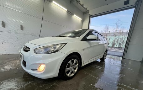 Hyundai Solaris II рестайлинг, 2011 год, 660 000 рублей, 2 фотография