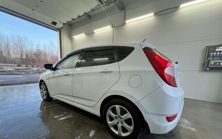 Hyundai Solaris II рестайлинг, 2011 год, 660 000 рублей, 5 фотография
