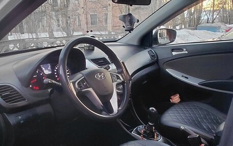 Hyundai Solaris II рестайлинг, 2011 год, 660 000 рублей, 9 фотография