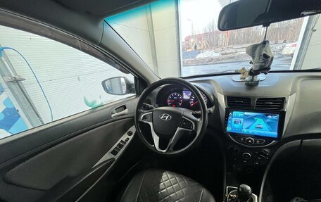 Hyundai Solaris II рестайлинг, 2011 год, 660 000 рублей, 12 фотография