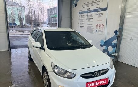 Hyundai Solaris II рестайлинг, 2011 год, 660 000 рублей, 6 фотография