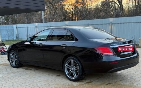 Mercedes-Benz E-Класс, 2019 год, 1 890 000 рублей, 3 фотография