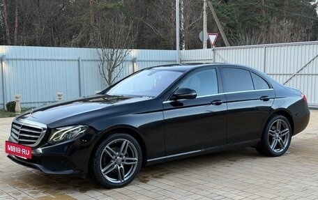 Mercedes-Benz E-Класс, 2019 год, 1 890 000 рублей, 4 фотография