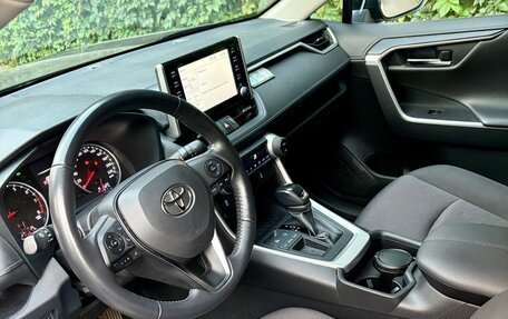 Toyota RAV4, 2021 год, 3 600 000 рублей, 6 фотография