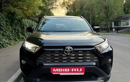 Toyota RAV4, 2021 год, 3 600 000 рублей, 2 фотография