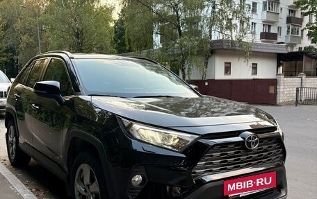 Toyota RAV4, 2021 год, 3 600 000 рублей, 3 фотография
