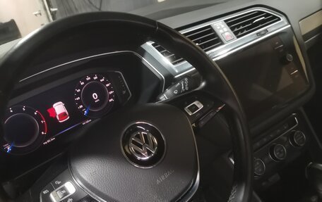 Volkswagen Tiguan II, 2020 год, 2 850 000 рублей, 2 фотография