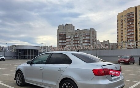 Volkswagen Jetta VI, 2011 год, 770 000 рублей, 3 фотография