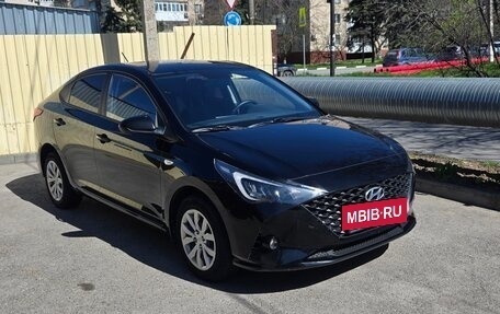 Hyundai Solaris II рестайлинг, 2021 год, 1 600 000 рублей, 32 фотография