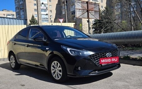 Hyundai Solaris II рестайлинг, 2021 год, 1 600 000 рублей, 31 фотография
