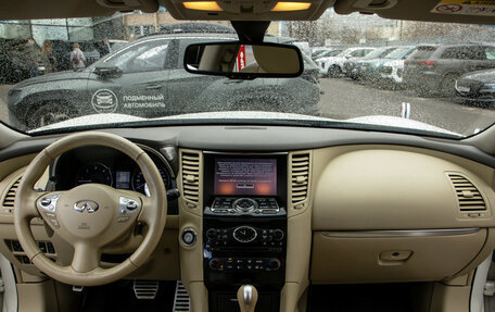 Infiniti QX70, 2016 год, 2 248 000 рублей, 10 фотография