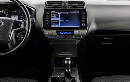 Toyota Land Cruiser Prado 150 рестайлинг 2, 2021 год, 6 100 000 рублей, 16 фотография