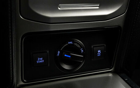 Toyota Land Cruiser Prado 150 рестайлинг 2, 2021 год, 6 100 000 рублей, 20 фотография