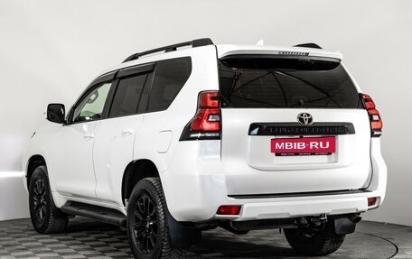 Toyota Land Cruiser Prado 150 рестайлинг 2, 2021 год, 6 100 000 рублей, 9 фотография