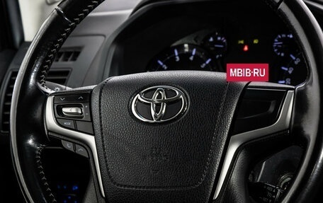 Toyota Land Cruiser Prado 150 рестайлинг 2, 2021 год, 6 100 000 рублей, 13 фотография