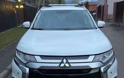 Mitsubishi Outlander III рестайлинг 3, 2020 год, 2 350 000 рублей, 1 фотография