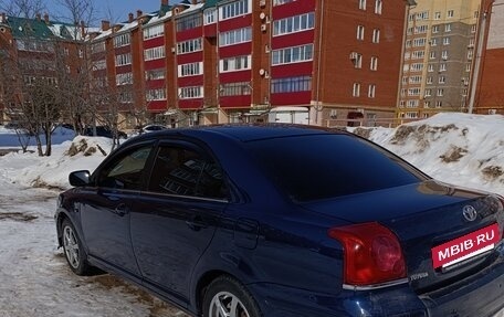 Toyota Avensis III рестайлинг, 2004 год, 750 000 рублей, 2 фотография