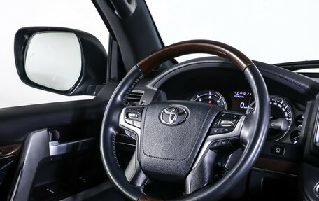 Toyota Land Cruiser 200, 2017 год, 6 900 000 рублей, 13 фотография