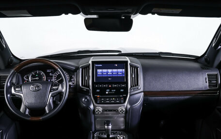 Toyota Land Cruiser 200, 2017 год, 6 900 000 рублей, 17 фотография