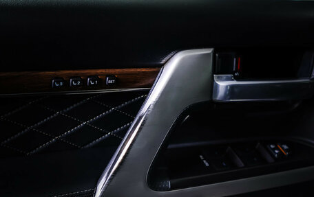 Toyota Land Cruiser 200, 2017 год, 6 900 000 рублей, 20 фотография