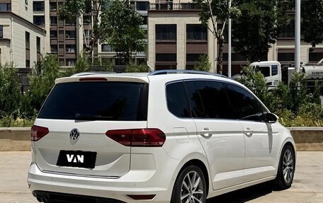Volkswagen Touran III, 2022 год, 2 050 000 рублей, 3 фотография