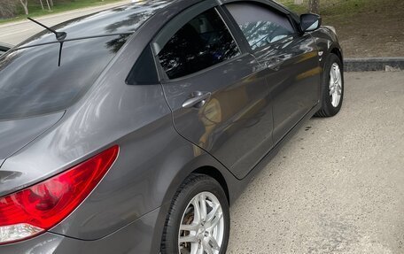 Hyundai Solaris II рестайлинг, 2014 год, 800 000 рублей, 4 фотография