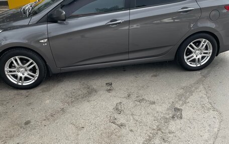 Hyundai Solaris II рестайлинг, 2014 год, 800 000 рублей, 2 фотография