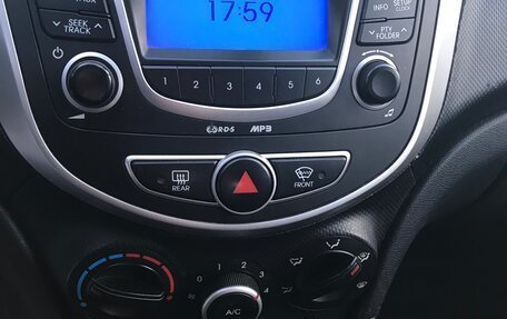 Hyundai Solaris II рестайлинг, 2011 год, 13 фотография