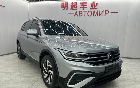 Volkswagen Tiguan II, 2022 год, 2 619 000 рублей, 2 фотография