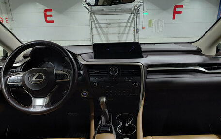 Lexus RX IV рестайлинг, 2017 год, 4 550 000 рублей, 14 фотография