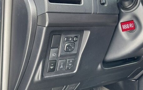 Toyota Land Cruiser Prado 150 рестайлинг 2, 2012 год, 2 850 000 рублей, 18 фотография