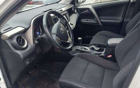 Toyota RAV4, 2015 год, 1 990 000 рублей, 6 фотография