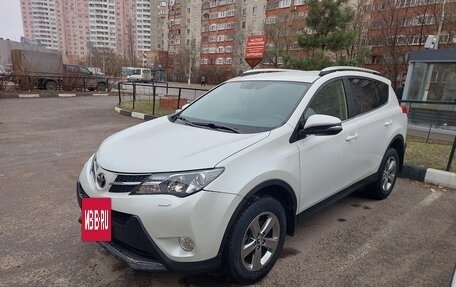 Toyota RAV4, 2015 год, 1 990 000 рублей, 2 фотография