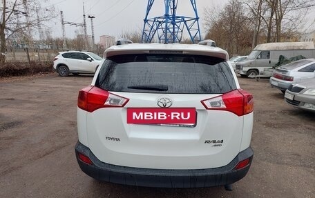 Toyota RAV4, 2015 год, 1 990 000 рублей, 5 фотография