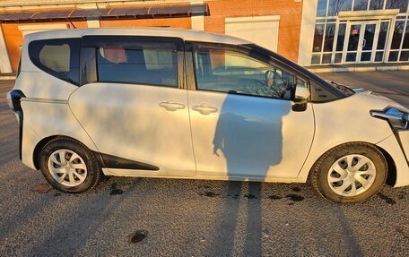 Toyota Sienta II, 2017 год, 1 550 000 рублей, 6 фотография