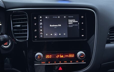 Mitsubishi Outlander III рестайлинг 3, 2020 год, 2 350 000 рублей, 10 фотография