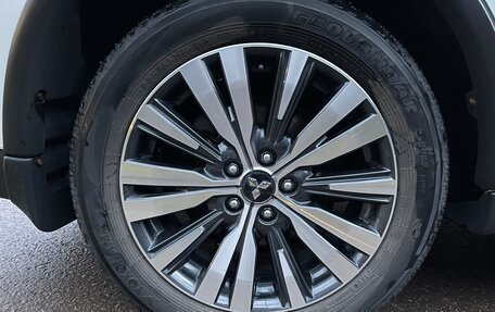 Mitsubishi Outlander III рестайлинг 3, 2020 год, 2 350 000 рублей, 14 фотография