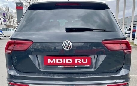 Volkswagen Tiguan II, 2018 год, 3 100 000 рублей, 2 фотография
