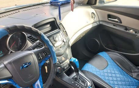 Chevrolet Cruze II, 2009 год, 500 000 рублей, 10 фотография