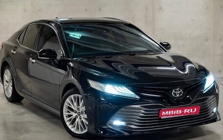 Toyota Camry, 2018 год, 2 350 000 рублей, 1 фотография