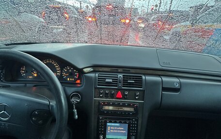 Mercedes-Benz E-Класс, 2000 год, 385 000 рублей, 11 фотография