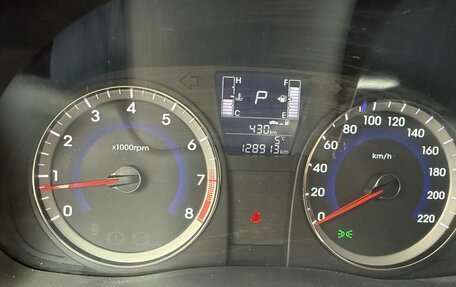 Hyundai Solaris II рестайлинг, 2016 год, 1 050 000 рублей, 3 фотография